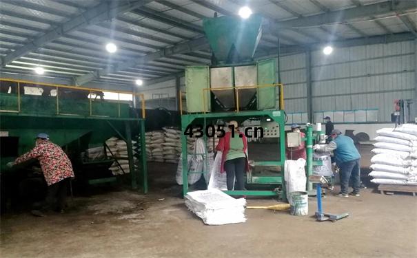 信陽(yang)市平(ping)橋(qiao)區興農(nong)肥(fei)業(ye)有限公(gong)司(si)采(cai)購(gou)我公(gong)司(si)肥料(liao)包裝(zhuang)秤